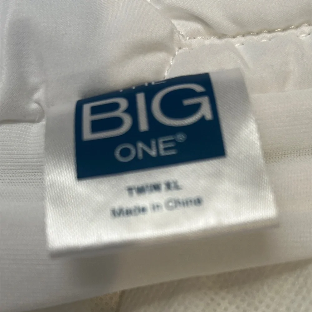 White XL Twin Quilted Mattress Protector